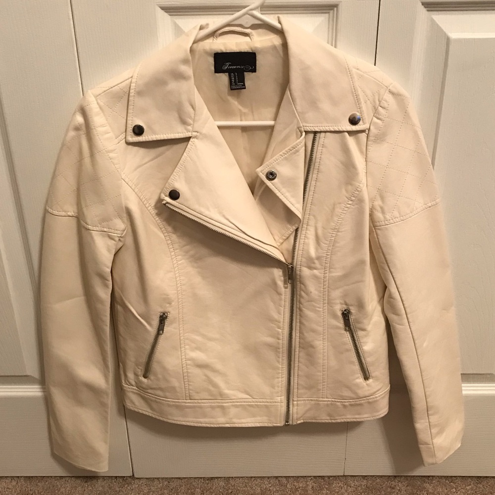 Like new! Ivory/Cream leather jacket—Size Small!